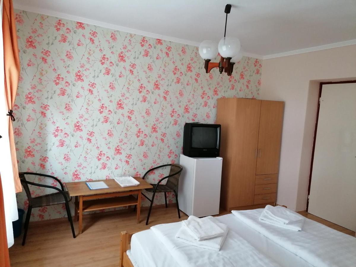 Bed and Breakfast Hullam Panzio Хайдусобосло Экстерьер фото