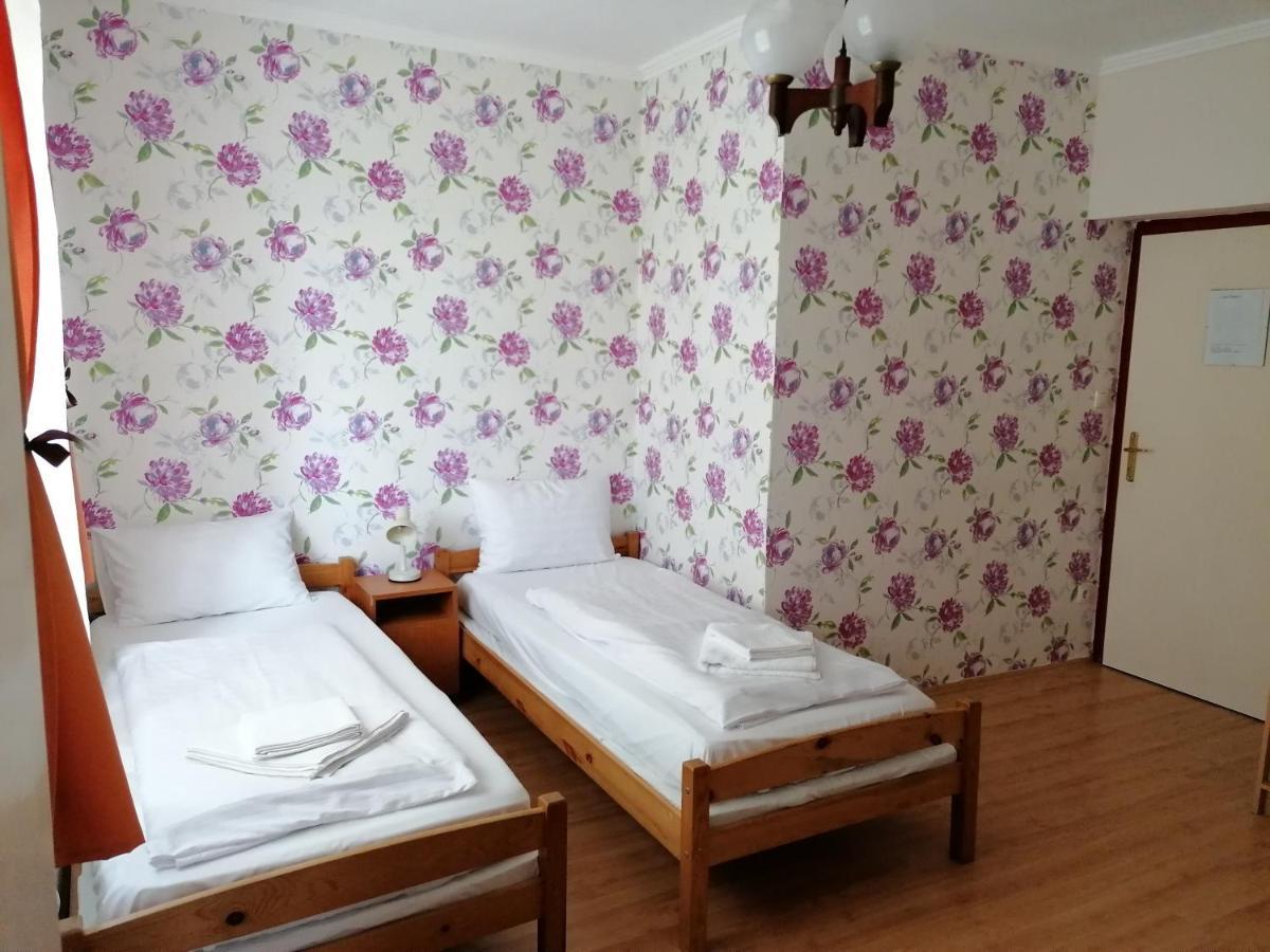 Bed and Breakfast Hullam Panzio Хайдусобосло Экстерьер фото