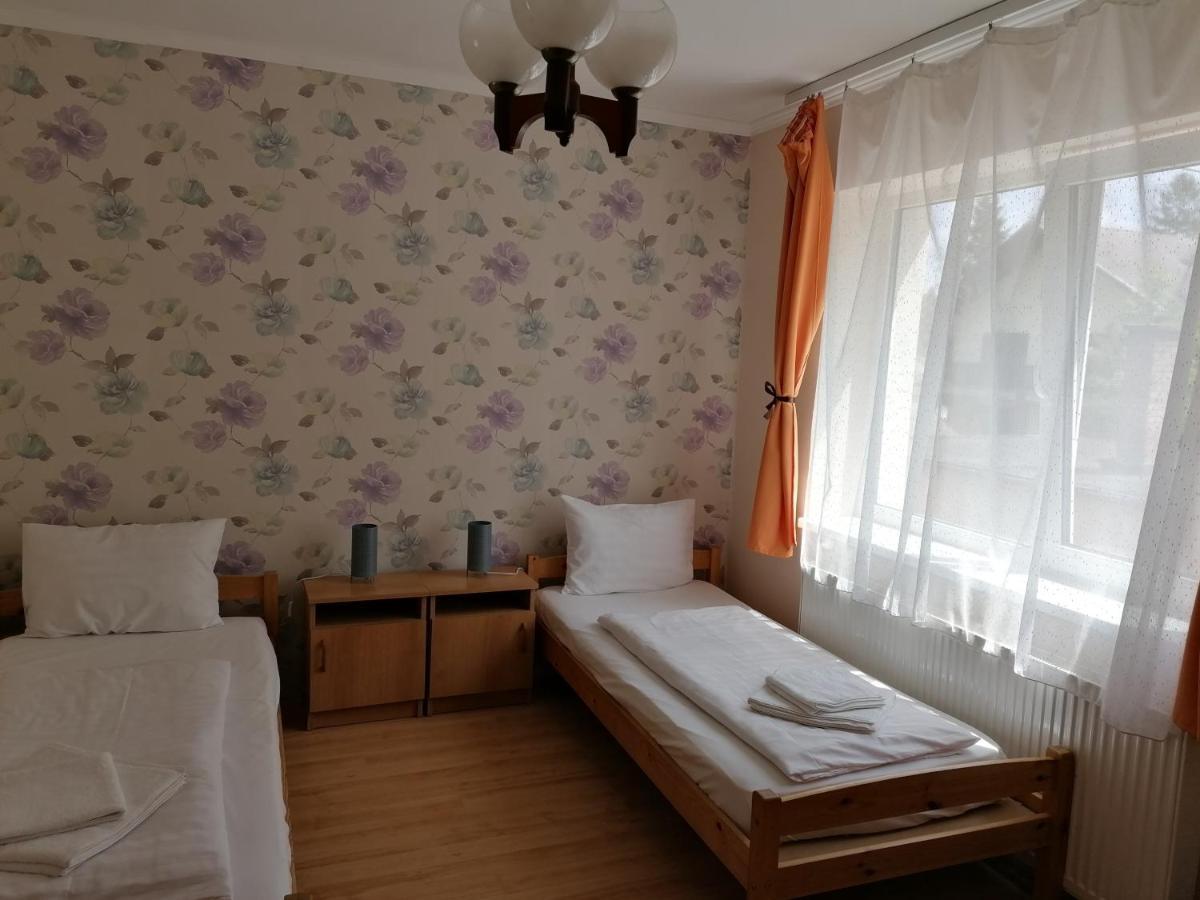 Bed and Breakfast Hullam Panzio Хайдусобосло Экстерьер фото